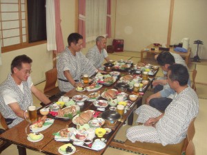 気の合う仲間と美味しい物を食べてご機嫌な時間