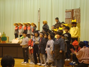 私も小学生の時演じたことがある2年生劇「新説笠地蔵」