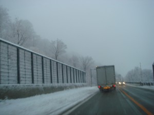 午後3時頃通過した月山新道はすっかり雪化粧