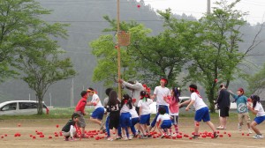 元気な子供たちの大歓声が響き渡る中山間地の大運動会