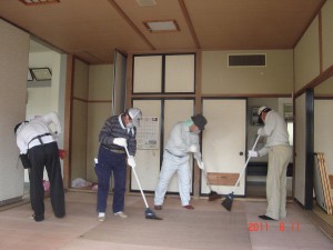 東松島市横沼地区公民館の清掃ボランティア
