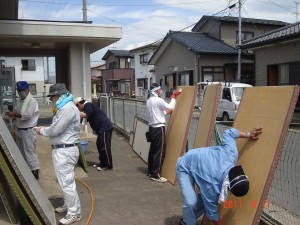 仮置き畳も改めて除菌水で前面拭き掃除