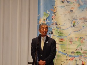 歓迎の挨拶を述べる地元遊佐町時田町長