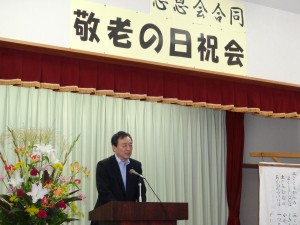 県議会議員を代表してお祝いの挨拶を述べる阿部昇司県議