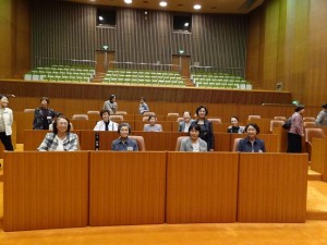 休会中の本会議場も見学して頂きました