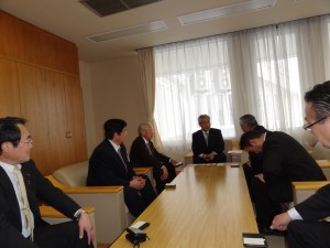 福島県議会民主県民連合会派の皆さんが米沢市役所表敬訪問