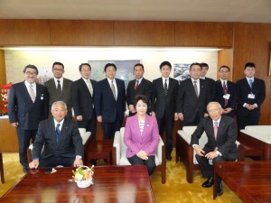 福島県議会民主県民連合会派の皆様が吉村美栄子山形県知事に避難者受入で御礼表敬訪問