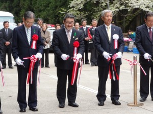 鳥海ブルーライン開通式テープカット