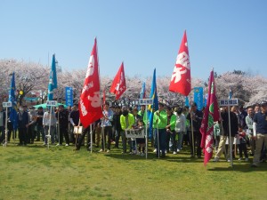 快晴の空と満開の桜の下、連合山形酒田飽海地区メーデー開催