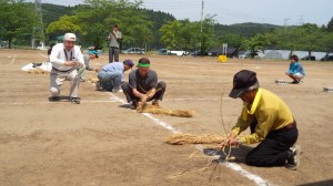 東陽コミ振運動会名物縄ない競争◆さすが先輩たち