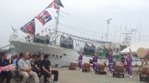 いか釣り船団出航式で操業の安全と大漁を祈りました