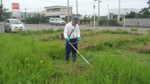 私の最初の市議選で選挙事務所を設置した酒屋さんの土地の草刈り