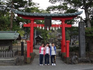 眠い目をこすりながら飛鳥神社に安全祈願の参拝です