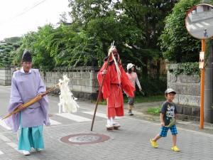 一本歯の高下駄をはいた天狗さん