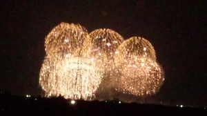 野火騒ぎのお陰で見ることが出来た酒田花火大会