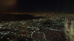 世界に誇る巨大都市東京の夜景を上空から眺めるのは贅沢な気分